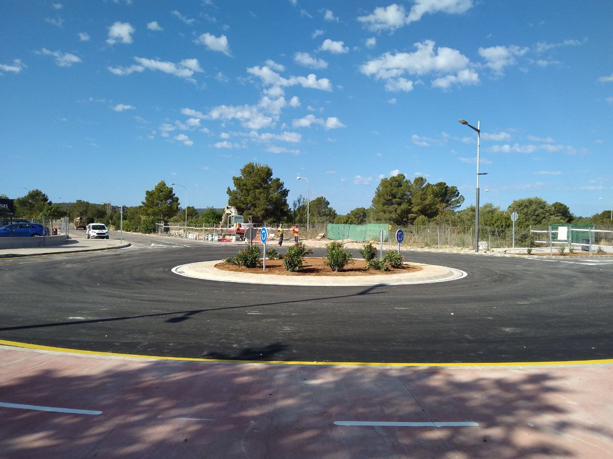 GarauIngenieros's tweet photo. Todo listo para la apertura de la reformada Avenida Góngora, en Magaluf, en la que hemos participado como proyectistas y dirección de obra!

Si todo va bien, la calle se abrirá al tráfico durante esta tarde. Esperamos que os guste! https://t.co/2titv8AhhL