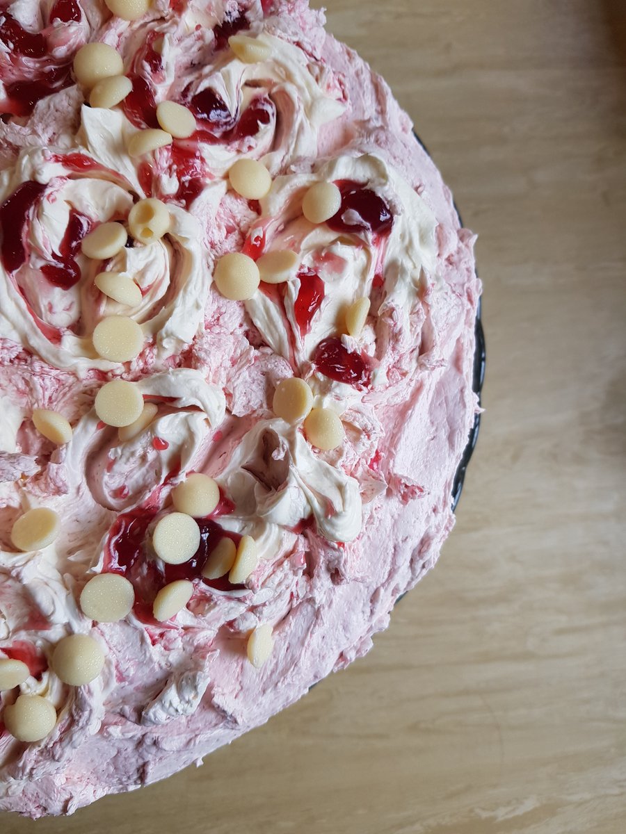 KingJohnsHouse's tweet photo. Spot of comfort food for a rainy day. Another incredible cakey creation in #MissMoodys from the incomparable @ker_goz, proving yet again that #CakeIsArt. #CakesInMuseums. For more #GoodMoodFood from the #TestValley @moreTestValley @Visit_Romsey https://t.co/BCT354tGXf