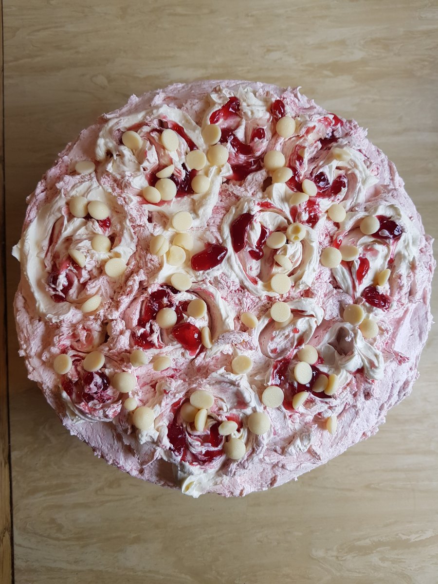 KingJohnsHouse's tweet photo. Spot of comfort food for a rainy day. Another incredible cakey creation in #MissMoodys from the incomparable @ker_goz, proving yet again that #CakeIsArt. #CakesInMuseums. For more #GoodMoodFood from the #TestValley @moreTestValley @Visit_Romsey https://t.co/BCT354tGXf