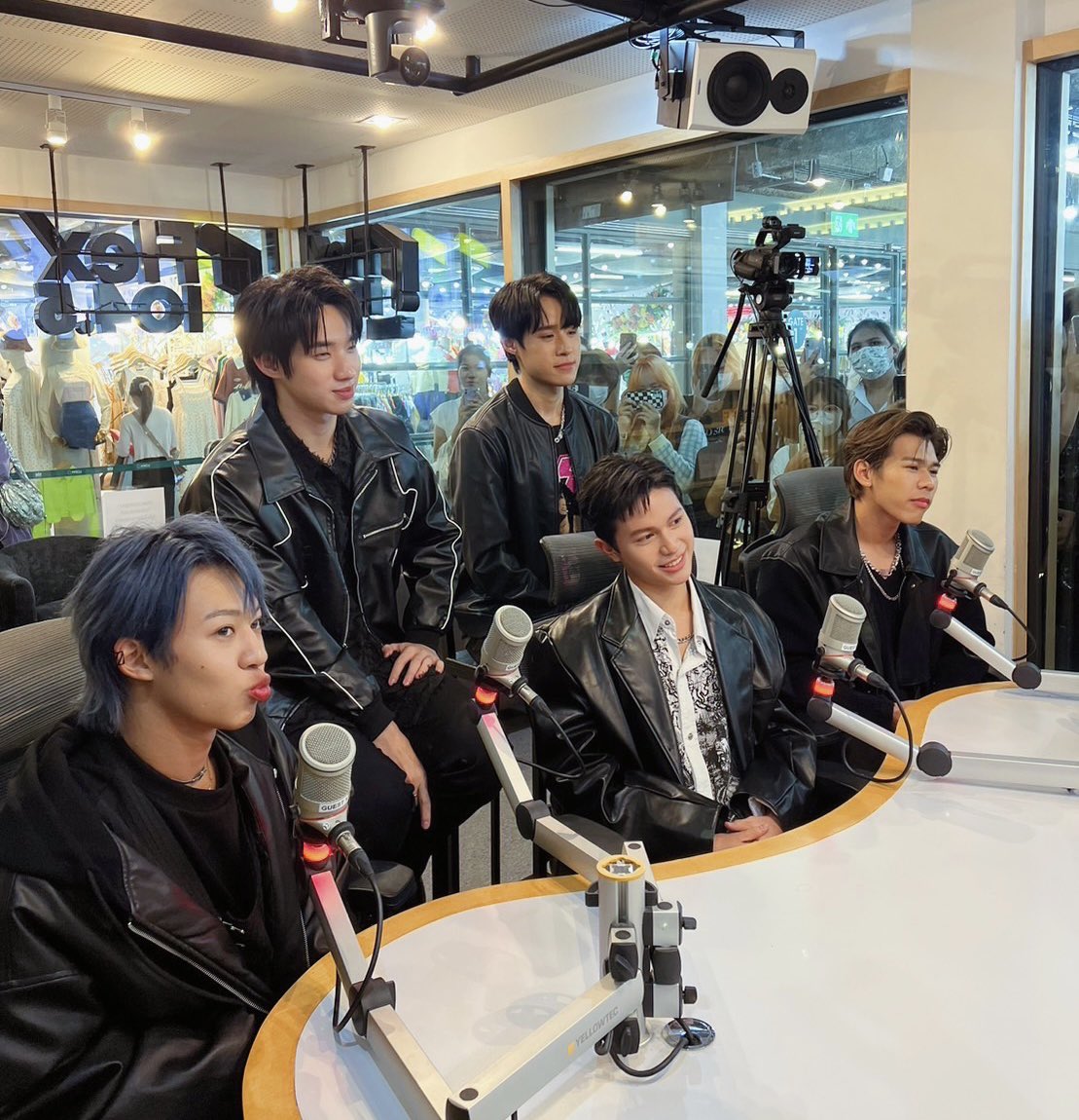 ขอบคุณ <a href="/Flex_Connect/">Flex 104.5</a>  ที่ชวนน้องๆ #LYKN มาพูดคุยและได้ฝากผลงานกัน😊
.
รับชมย้อนหลังได้ที่
Youtube : bit.ly/3RbYxWl 
.
MV youtu.be/eH7nqC19Sqg

#Flex1045xLYKN 
#เลิกกับเขาเดี๋ยวเหงาเป็นเพื่อน
#LYKN_MayIPressTour
#LYKN
#RISERMUSIC