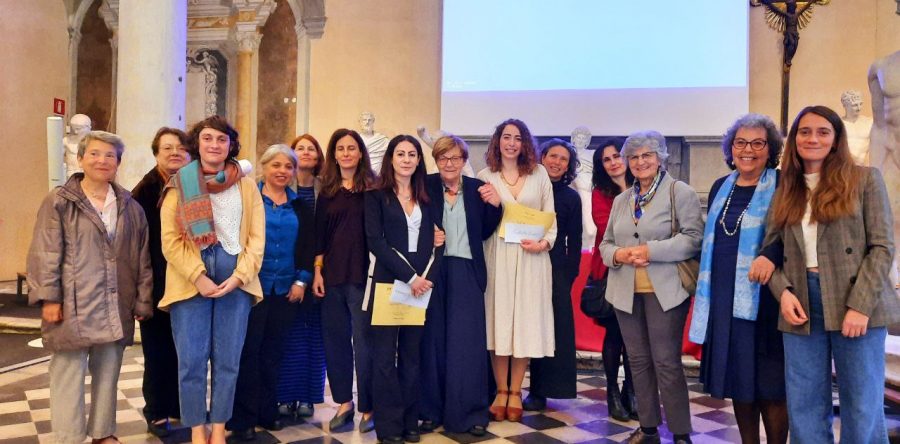 ScuolaSantAnna (@scuolasantanna) on Twitter photo #Congrats
👏 Ilaria Santoemma riceve il premio Paola Bora per la categoria tesi di dottorato.
❕Premio promosso da <a href="/Casa_donna_Pisa/">CasaDonnaPisa 👭🏠</a>, in collaborazione con i CUG di Scuola Sant'Anna, <a href="/scuolanormale/">Scuola Normale</a> e <a href="/Unipisa/">Università di Pisa</a>, con patrocinio della <a href="/SISstoriche/">Società Italiana delle Storiche</a>.
👉 bit.ly/3VElHqU #Congrats
👏 Ilaria Santoemma riceve il premio Paola Bora per la categoria tesi di dottorato.
❕Premio promosso da <a href="/Casa_donna_Pisa/">CasaDonnaPisa 👭🏠</a>, in collaborazione con i CUG di Scuola Sant'Anna, <a href="/scuolanormale/">Scuola Normale</a> e <a href="/Unipisa/">Università di Pisa</a>, con patrocinio della <a href="/SISstoriche/">Società Italiana delle Storiche</a>.
👉 bit.ly/3VElHqU