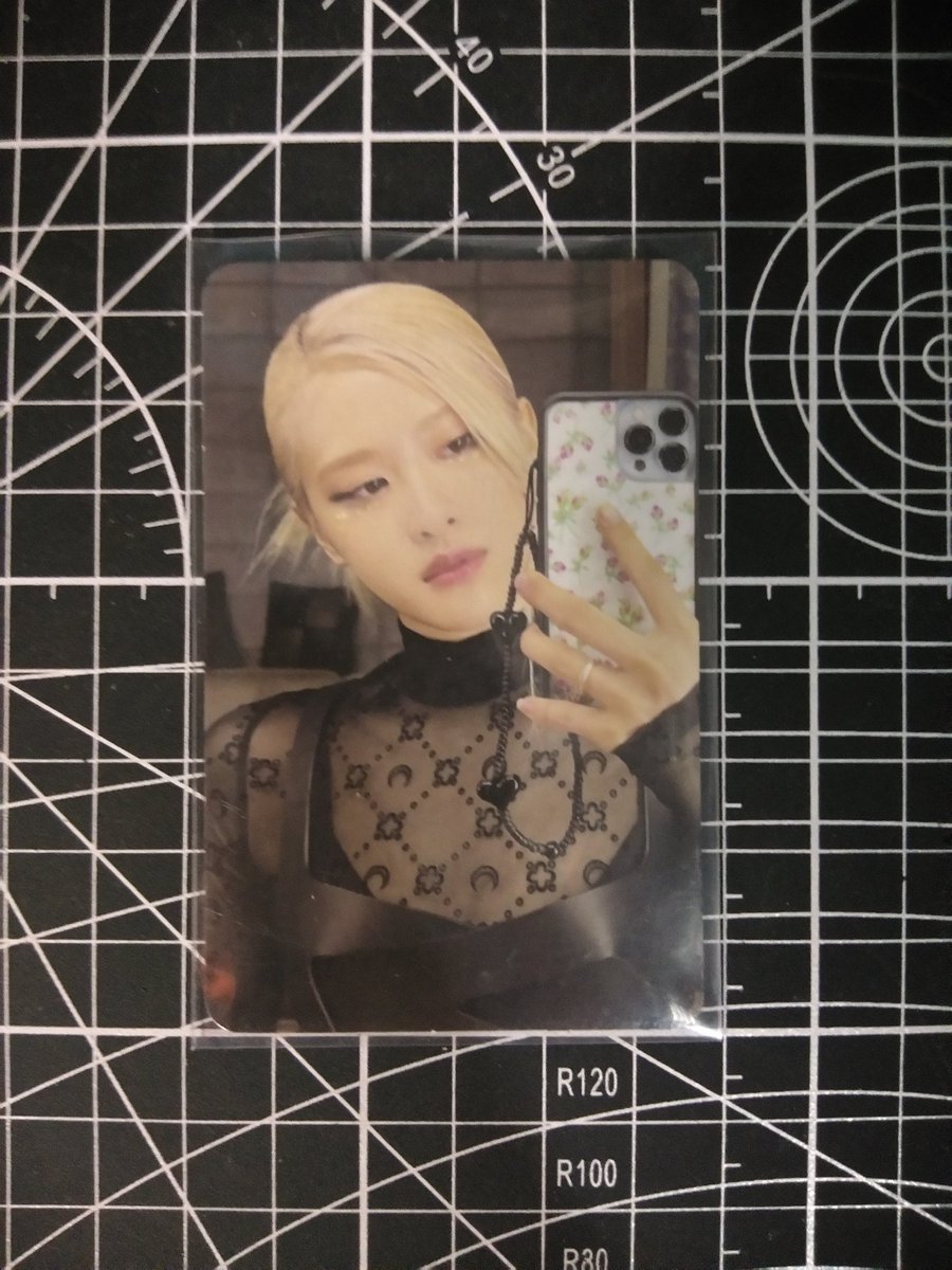 BaeCart's tweet photo. wts lfb ph

rosè mirror selca pc
- good condi
- 280 + sf + pf
- laguna
- jnt drop off

# rosè pc blackpink born pink mirror selca https://t.co/NDUN6ro4rZ