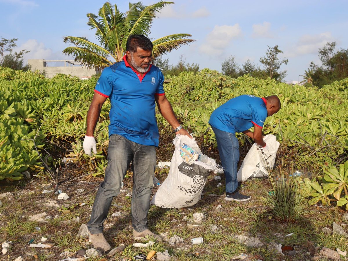 mnu_tc's tweet photo. ނަރުހުންގެ ދުވަހުގެ ހަރަކާތްތަކުގެ ތެރެއިން  ތިނަދޫގެ ހުޅަނގުފަރާތު ގޮޑުދޮށް ސާފުކުރުން. 
@MNUedu 
Neyka - TC https://t.co/MAHVGngaiJ