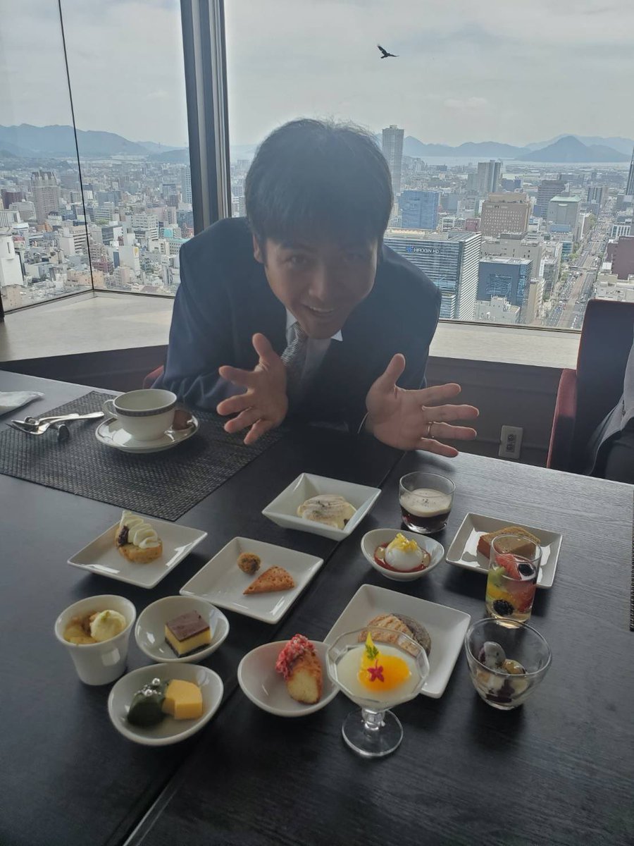 egusadesu's tweet photo. 久しぶりの広島でデザートたくさん食べました😁 https://t.co/DykKd5kG0q