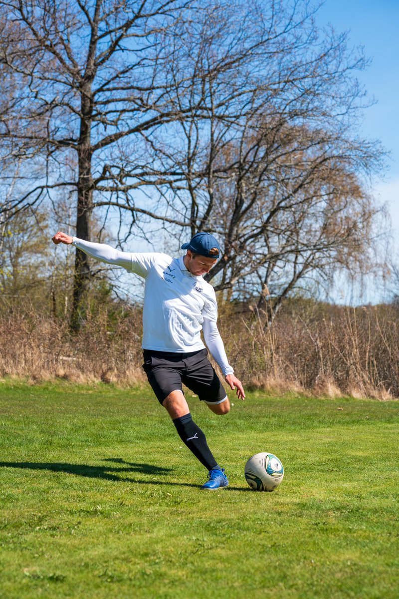 🏆 Vinner Kvicksund Open 🇸🇪

Fornøgd med eigen prestasjon og godt å sjå at eg kan spele god footgolf no når det er 20 dager til VM starter🇺🇸

📱 footgolfnorge.no/post/10