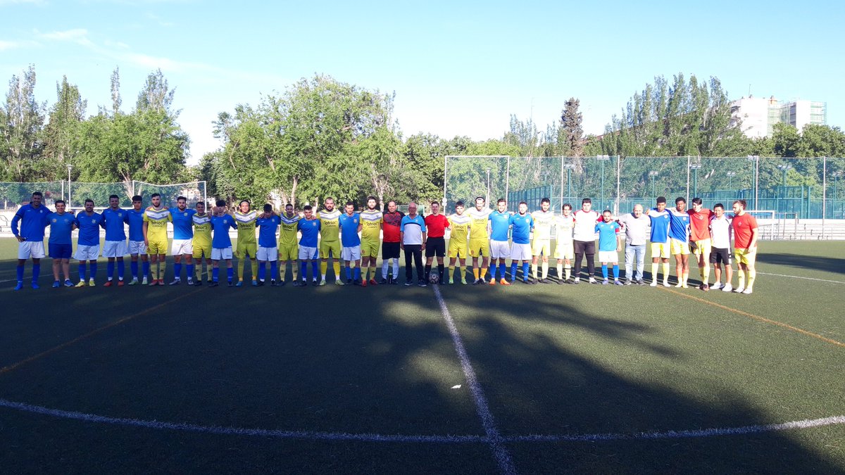 Siguiendo la iniciativa de la <a href="/RFFM_oficial/">RFFM</a>  en el encuentro contra el @adcrlemans, jugadores, arbitros y cuerpos técnicos iniciaron el partido en conjunto demostrando que el futbol une. Basta de violencia en el futbol!