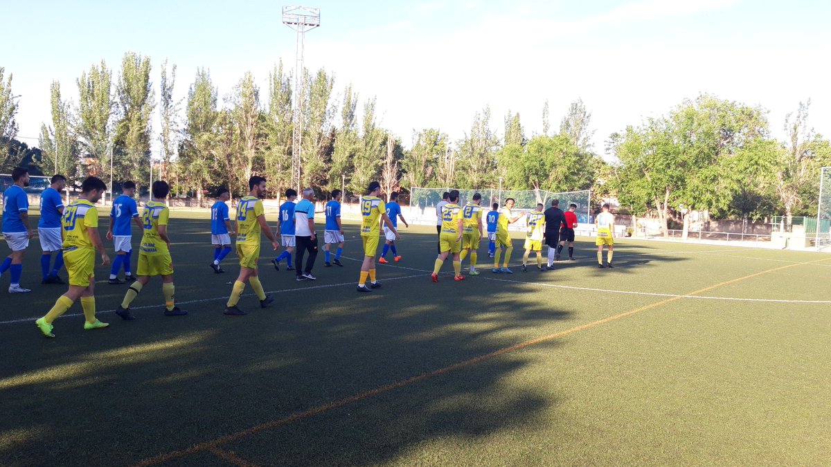 SanJuancf's tweet photo. Siguiendo la iniciativa de la @RFFM_oficial  en el encuentro contra el @adcrlemans, jugadores, arbitros y cuerpos técnicos iniciaron el partido en conjunto demostrando que el futbol une. Basta de violencia en el futbol! https://t.co/YrfYAyGw9b