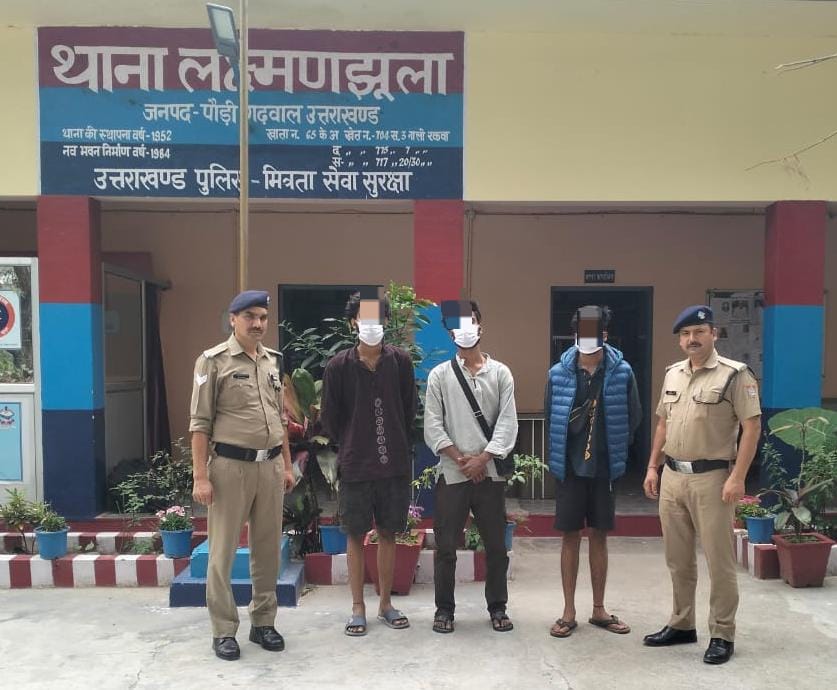 uttarakhandcops's tweet photo. "ऑपेरशन मर्यादा" के तहत ऋषिकेश स्थित गंगा घाटों पर शराब पीकर हुड़दंग करने वाले झारखण्ड और हरियाणा के 07 व्यक्तियों को लक्ष्मणझूला पुलिस ने गिरफ्तार कर पुलिस एक्ट के अंतर्गत कार्यवाही की गई।

#OperationMaryada #UttarakhandPolice https://t.co/pt0vV9YgpS