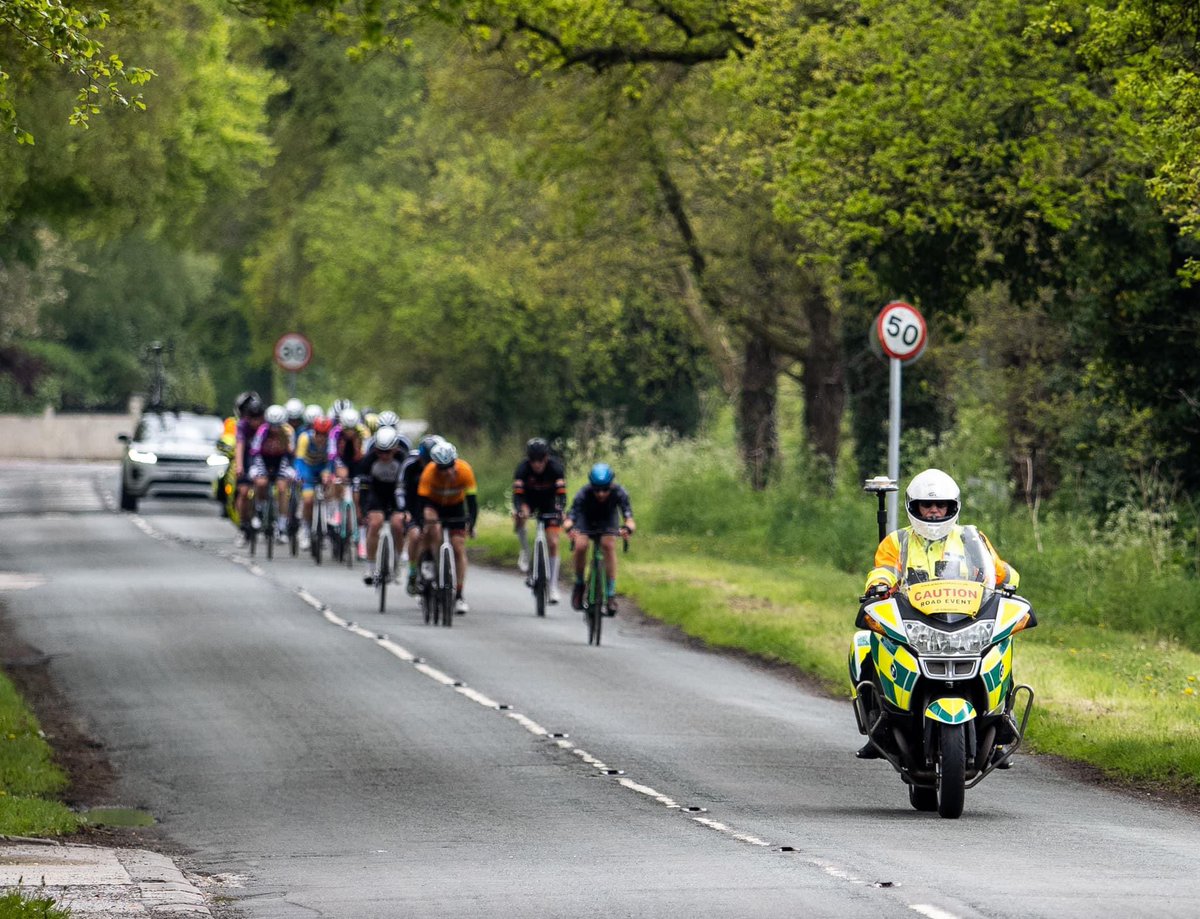 bikemarshal's tweet photo. Yesterday, our team returned to the Low Withington circuit for the final event of the Dave Astles Series of road races.  A great meeting with no incidents or injuries!   Thanks to Tracie Brannan for the fantastic photos.  @TLI_Cycling   #wehaveyourbacks https://t.co/dq7KIF5dsm