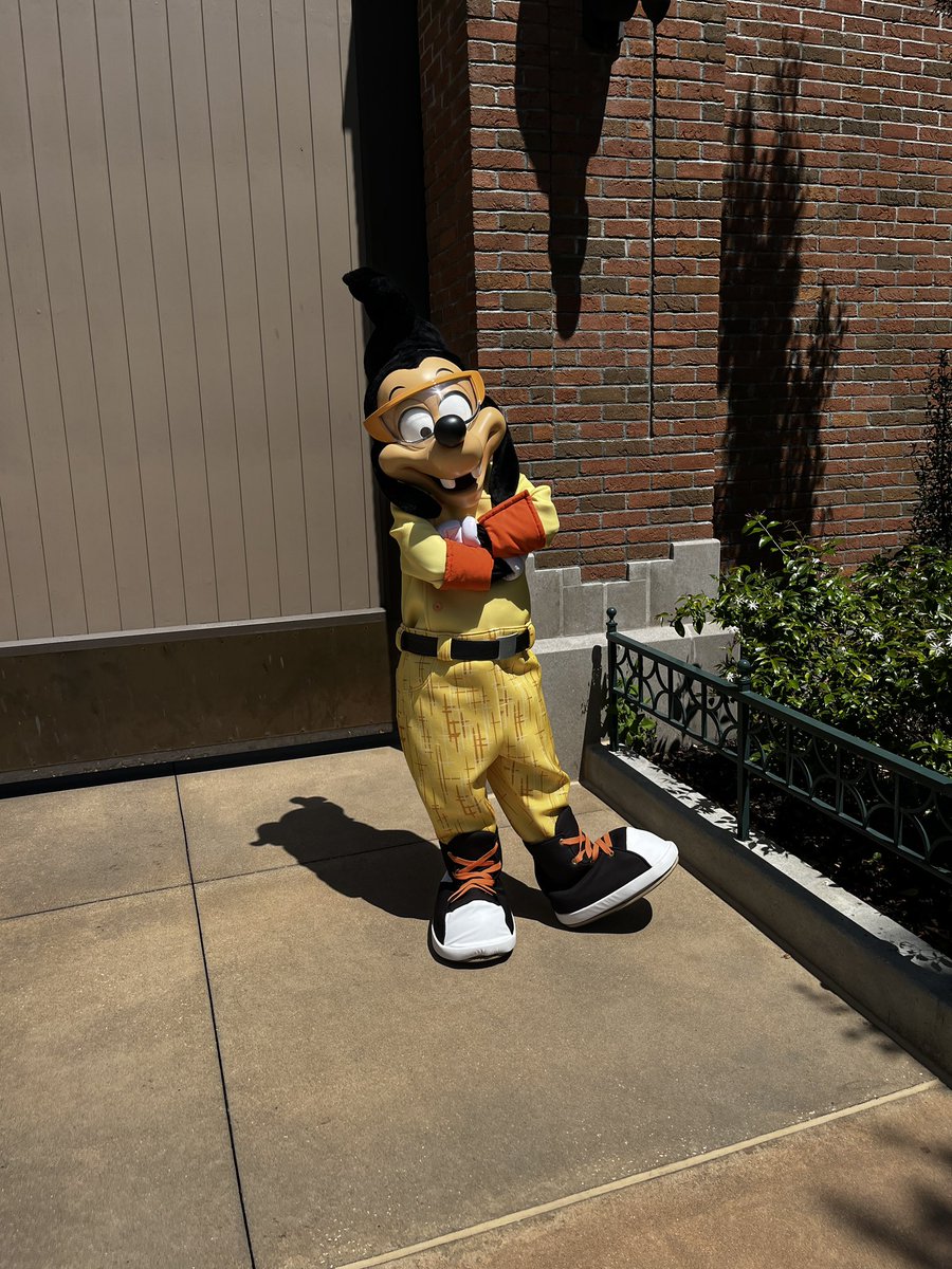 Jace736's tweet photo. Finally got to meet Powerline Max!
.
.
.
#powerlinemax #max #goofy #agoofymovie #maxgoof #disney #disneypic #disneygram #instadisney #igers_wdw #disneyside #wdwbde #disneygeek #disneylife #disneylove #ilovedisney #disneynerd #disneyparks #waltdisneyworld #disneyworld #disneypassholder #dvc #wdw #disneyvacation #dvcmember #wdwbestdayever #disneyphotography #disneycharacter