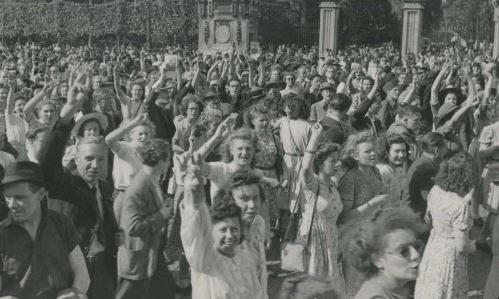 acv_csc_europe's tweet photo. ✨It's #Liberation #Day!✨78 years ago ended the #Naziregime & #WWII! Today, it's a commemoration & free day in 🇫🇷🇨🇿🇸🇰! With @8meicoalitie, we call to "make May 8 an offical holiday in 🇧🇪 again"! With the @etuc_ces, we want May 8 to be fully commemorated throughout 🇪🇺again! https://t.co/GQULUnxQNl
