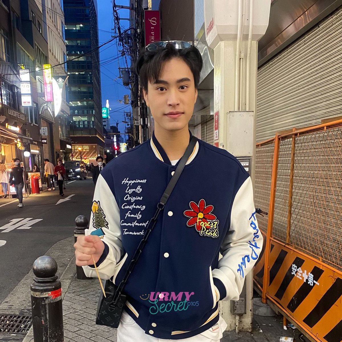 kimdobubu_'s tweet photo. เมเหมียวที่ญี่ปุ่น มันน่ารักขนาดนี้เลยนะ 🐈‍⬛🇯🇵 https://t.co/tefDZq9yKY
