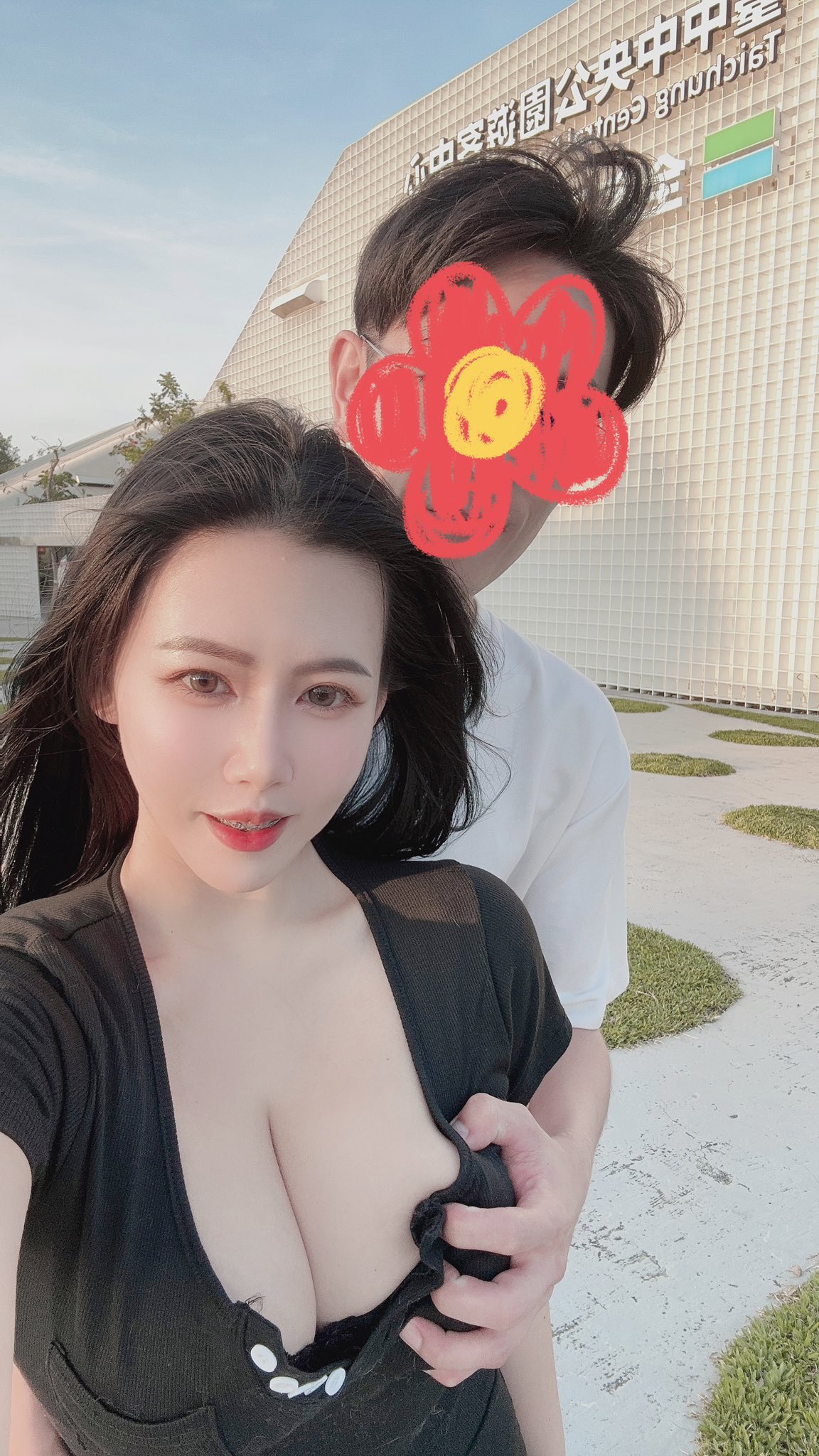XユーザーのNina 倪娜崩壞的英文老師さん: 「被捉到囉😳 幸運的寶寶🖤 t.costK7q6XmI8」  X