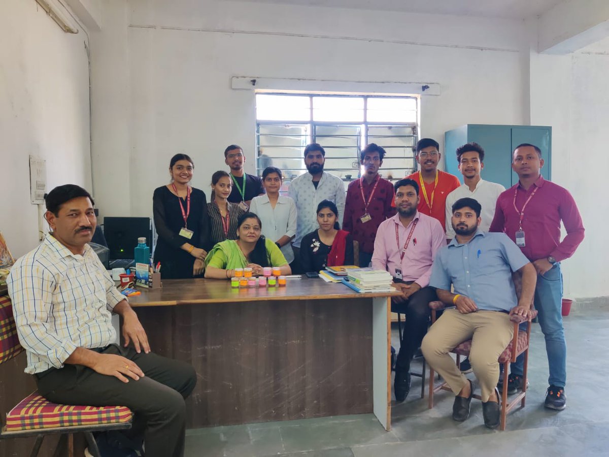 BhabhaUniversty's tweet photo. Glimpses of Tomato Ketchup and Mango Jam (Food Processing) with Hon'ble VC Sir, CEO sir, Registrar sir, Faculty and 4th year students of Agriculture Department, Bhabha University, Bhopal.
#bhabhauniversity #MangoJam #tomatoketchup📷 #agriculture #BScAgriculture #admissionopen https://t.co/oiUJFrz1fR
