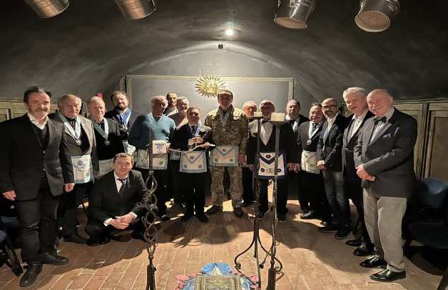 Two #Freemasons from Dorset traveled to Ukraine, delivering much-needed humanitarian aid to a local village. There was also an opportunity to attend a Lodge meeting in Lviv while there.

Read the full story about this selfless act of charity here👇
ugle.org.uk/discover-freem…