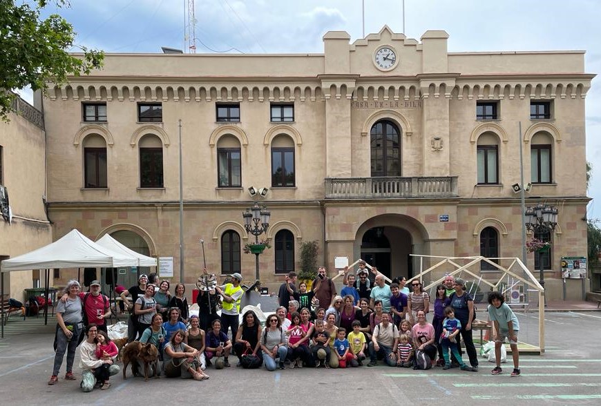 vilassardedalt's tweet photo. Aquest diumenge va tenir lloc una nova edició del #LetsCleanUpDay, una iniciativa de neteja de l'entorn natural amb l'objectiu de sensibilitzar sobre els problemes dels residus als boscos. 
A Vilassar es van recollir dues tones i mitja de deixalles

ℹ https://t.co/PQwHrrRZ0k https://t.co/FSMc4T31ID