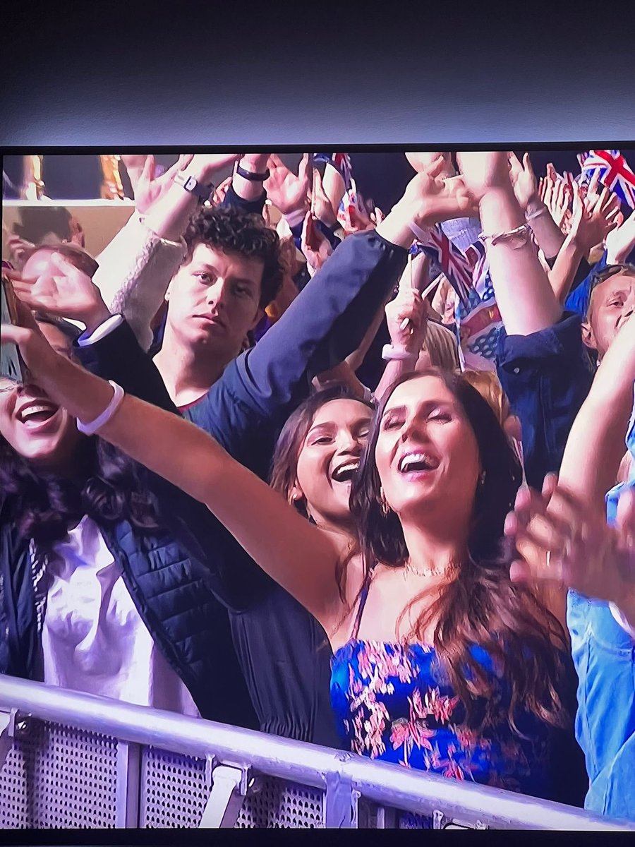 Fuller_42's tweet photo. When everyone’s having a great time, but you’re just not into it…
#CoronationConcert #notfeelingit #poorchap https://t.co/064qkNKGmJ