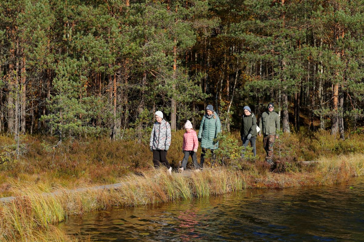 ltsfi's tweet photo. #Liikunta auttaa moneen vaivaan, mutta miksi se jää hyödyntämättä?

"Väitän, että ihmiset eivät ryhdy liikkumaan, ellei siitä tehdä heille sopivassa suhteessa pakollista, kannattavaa, kannustavaa ja vaivatonta", kirjoittaa @KorpiJuho @fysioterapeutit.

➡️ https://t.co/0G8dVcRaPJ https://t.co/ysdKbh1hkj