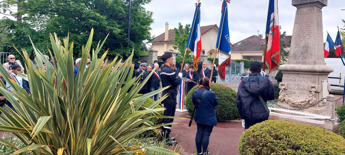 carol_gain's tweet photo. En ce jour du 8 mai 1945, commémorons la fin de la guerre et renouvelons notre engagement envers un avenir de paix, de justice et de respect mutuel, Vive la République ! Vive la France 🇫🇷 @Renaissance https://t.co/L6F9yAvrHB