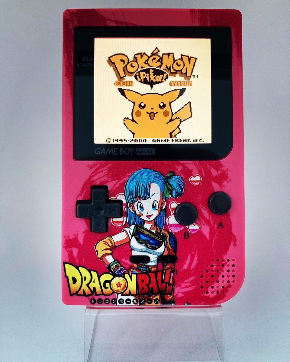Game Boy Pocket - Bulma Edition 💕

Llevábamos mucho sin publicar ningún trabajo, pero es que no tenemos tiempo para todo😅

Os traemos una preciosidad, Game Boy Pocket con pantalla retroiluminada junto con una bonita carcasa personalizada de Bulma. Dadle amor🥰

#PraiseGaming