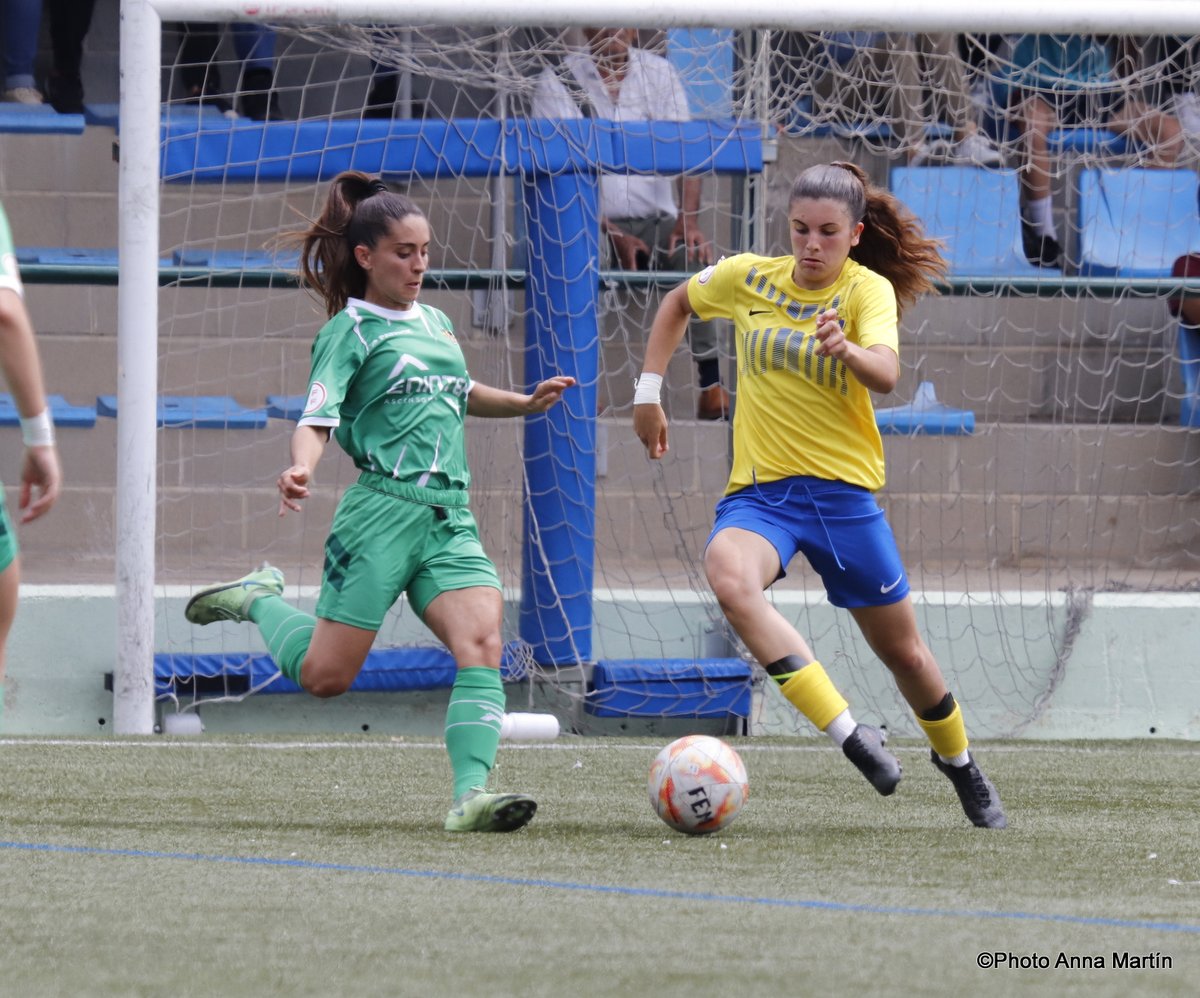 AnnaMartinB's tweet photo. J29 3 Fontsanta - 1 Fund. Cornellà 1ª Nac. Fem.
Ahir es va viure un partit molt important per la Fontsanta. En el qual el treball, sacrifici i implicació de tot l'equip van ser els ingredients. Cal destacar el nivell competitiu demostrat ahir per tot l'equip. FELICITATS EQUIP.👏 https://t.co/kE03O1wUTn