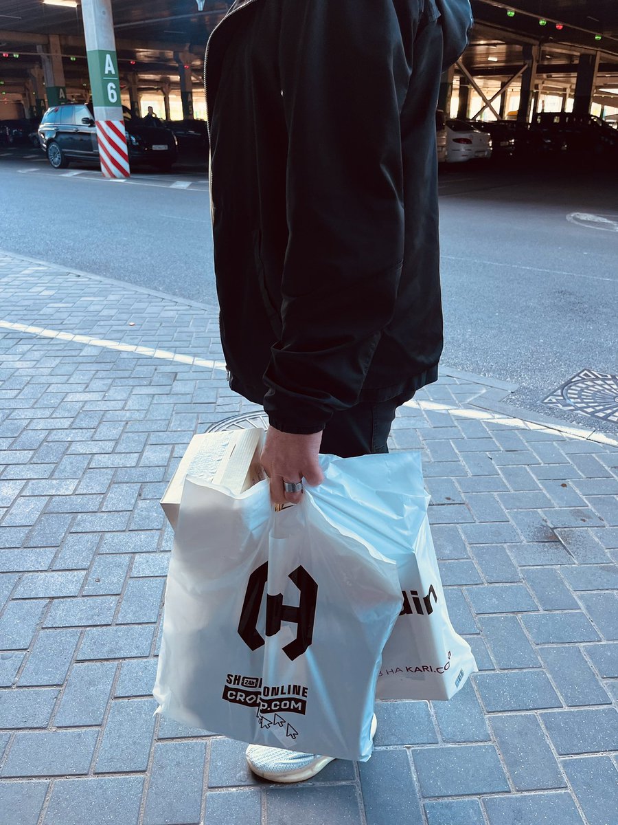 Люблю мужа и очень люблю тратить деньги 💴 чьи угодно))))))