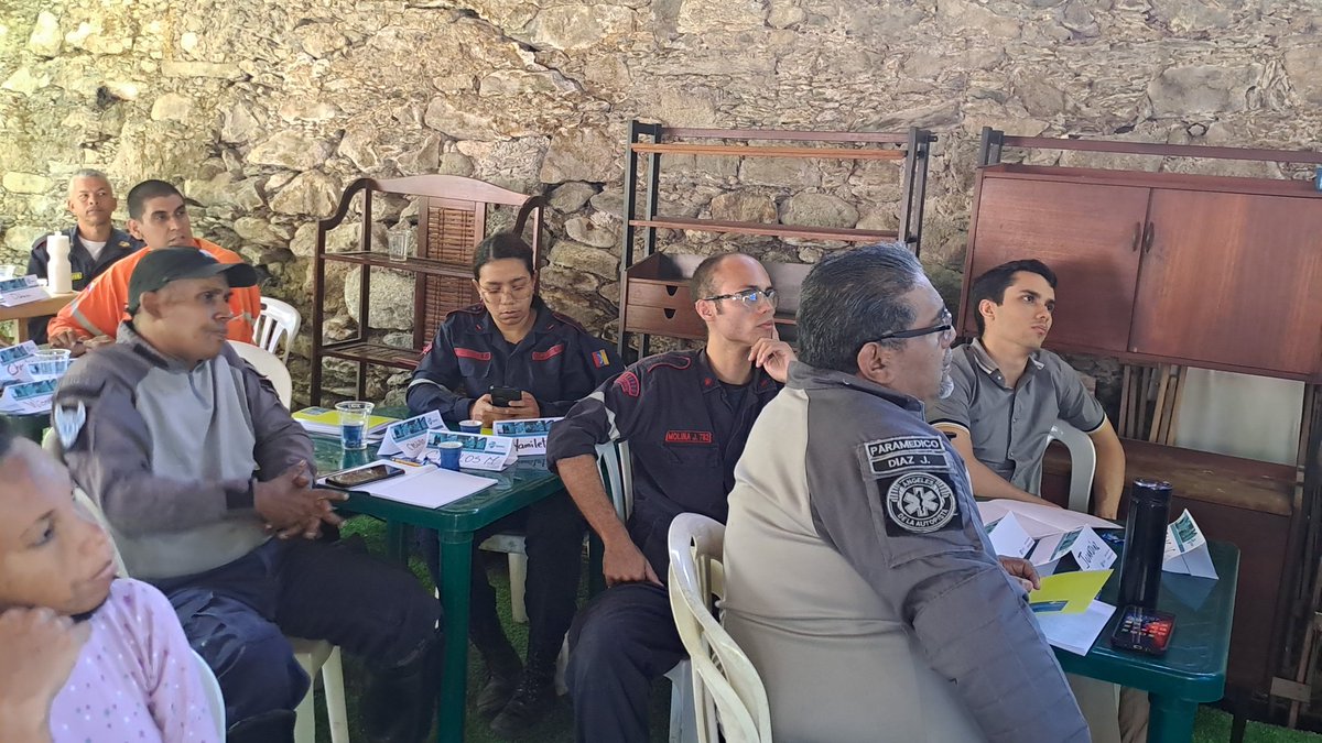 Parte de Curso de Materiales Peligrosos de la semana pasada en Plan B Caracas por Epsica con participación de entes como Ministerio Ambiente, <a href="/BomberosUCV/">.</a> <a href="/BomberosUSB/">Bomberos U.S.B.</a> <a href="/paramedicosmtt/">Ángeles de la autopista MPPT</a> <a href="/PcchacaoOp/">PCChacao Operaciones</a> <a href="/PC_Chacao/">PC Chacao</a> y otras empresas y particulares.