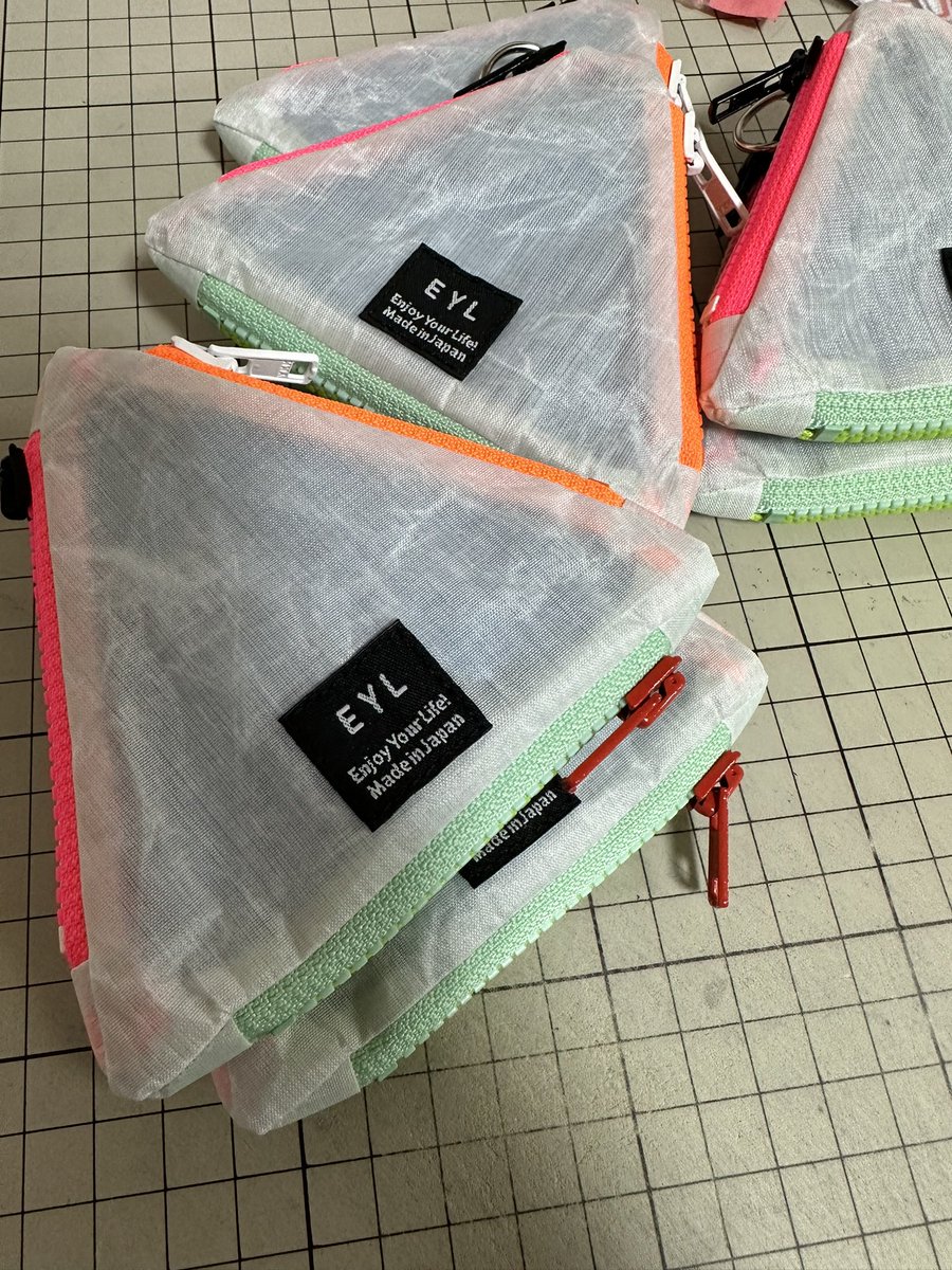 EYL_twt's tweet photo. Triple Pocket Pouch small https://t.co/WTc2fUocI1