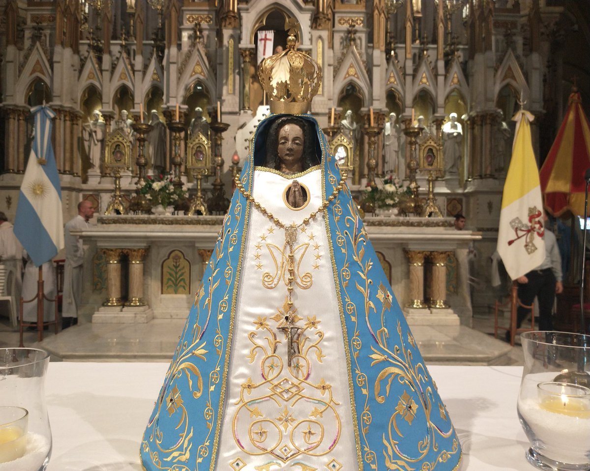 #VirgenDeLuján | Celebramos hoy la Solemnidad de Nuestra Señora de Luján, el día de nuestra Madre. Ante ella ponemos bajo su tierna mirada cada una de las intenciones del pueblo argentino rezando juntos "María de Luján, esperanza de nuestro pueblo"