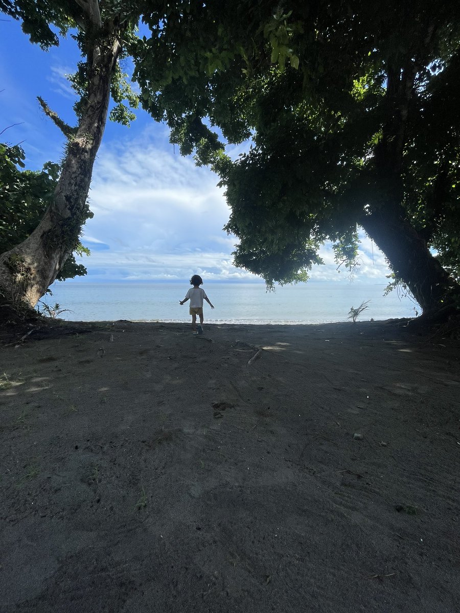 dindacloreta's tweet photo. senengnya rumah deket pantai, kalo suntuk mlipir bentar 15 menit pergi buat liat laut doang 😅 https://t.co/8cedFLf1X2