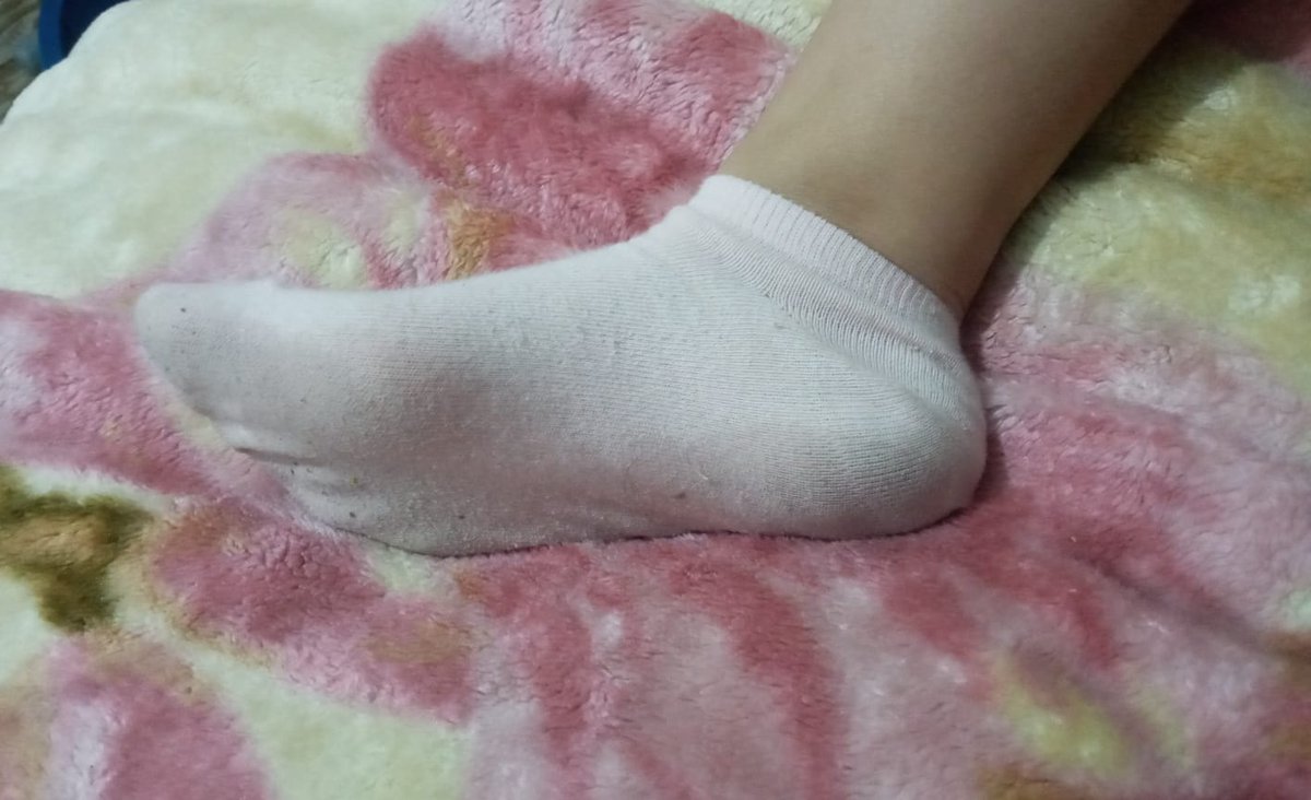 SahibeDerya0's tweet photo. Satılık çoraplarımı satın almak isteyenler dm 4 gün giyiyorum leş gibi kokutuyorum 70 tl
Köle grubu kurucam katılmak isteyen ücretsiz takip edip beğenip rt lesin bana yazsın #sahibe #köle #ayakfetişi #finansalköpek #finansalköle https://t.co/sVgIVW46FH