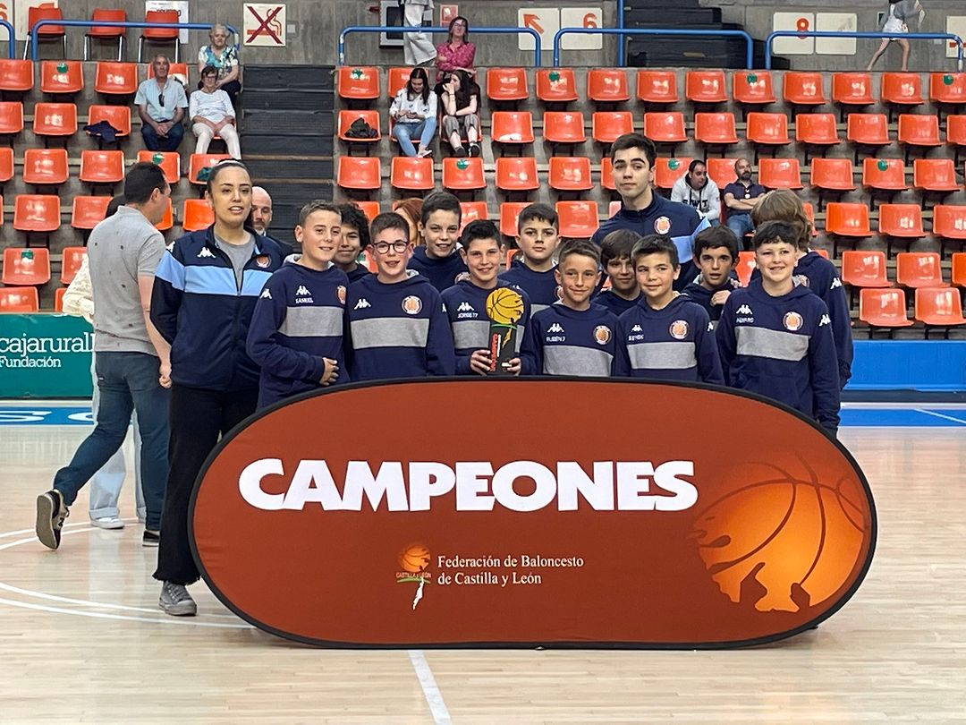 cb_tizona's tweet photo. 🥇Nuestro #AlevínTizona se ha proclamado 𝗖𝗔𝗠𝗣𝗘𝗢́𝗡 de la Liga Alevín Provincial (Minibasket) después de una gran temporada totalmente invictos

¡ENHORABUENA! ¡Y EXCELENTE TRABAJO DEL EQUIPO TÉCNICO LIDERADO POR MIGUEL ESCOBAR! 👏
#SomosTizona 
#baloncesto #cantera #burgos https://t.co/tAyDg1Biu9