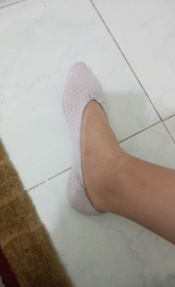 SahibeDerya0's tweet photo. Satılık çoraplarımı satın almak isteyenler dm 4 gün giyiyorum leş gibi kokutuyorum 70 tl
Köle grubu kurucam katılmak isteyen ücretsiz takip edip beğenip rt lesin bana yazsın #sahibe #köle #ayakfetişi #finansalköpek #finansalköle https://t.co/sVgIVW46FH