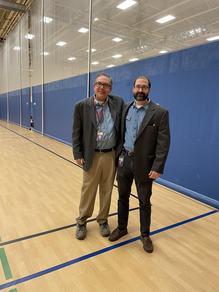 ejchild's tweet photo. #twinningfail #keyms #rockthetest https://t.co/EF09iJmbNr
