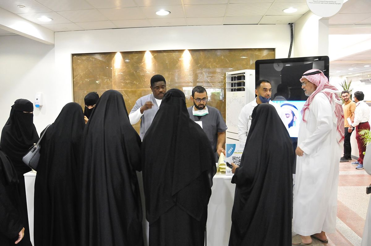 KFSHBuraydah's tweet photo. #يحدث_الآن 

تفعيلاً لـ #اليوم_العالمي_للربو  #تخصصي_بريدة يقيم ركن توعوي للزوار ويقدم النصائح الطبية للمراجعين  والطرق السليمة لاستخدام بخاخات #الربو https://t.co/u0SqbR80wa