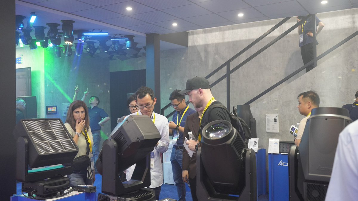 ACME_Lighting's tweet image. A look inside our first day of exhibition at GETshow2023
A vast collection of our classic and latest equipment.
Our team is busy engaging with a sea of visitors and buyers.
At 5B-01, ACME team is here for you until May 11th .
#acmelighting #getshow #stagelight #lightingdesigners