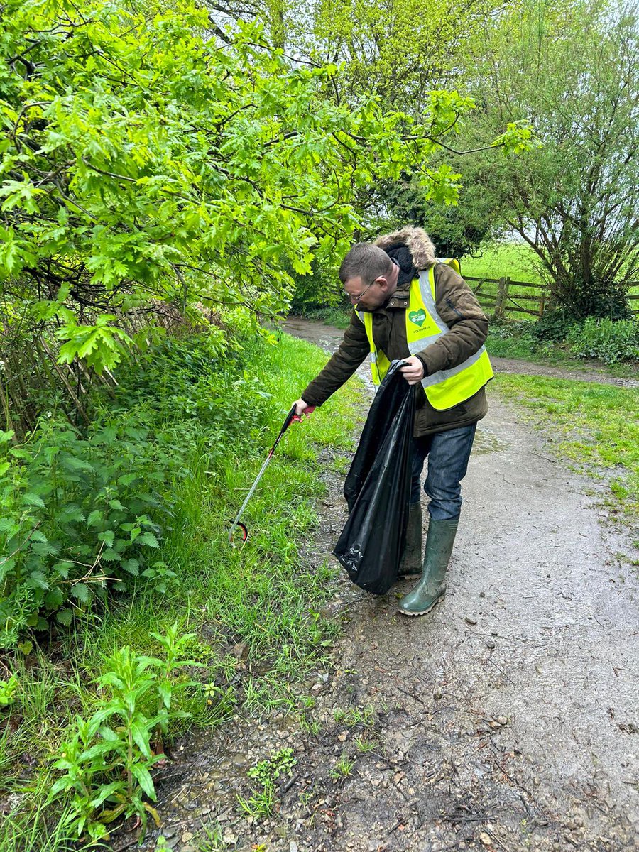 💚 A brilliant (if wet) morning out volunteering with the Friends of the Tame Valley as part of the #Coronation #TheBigHelpOut today. Thanks to all the other volunteers who braved the elements to help out too. 👏🏻 

#Community #TameValleyFriends 🧹