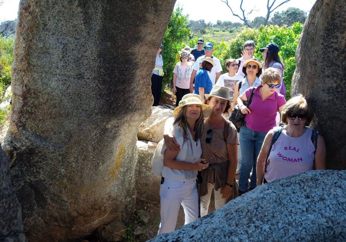 Una nueva jornada de fin de semana en buena compañía disrutando de la riqueza natural e histórica de #ElRebellao. ¡Gracias a todos por venir a conocerlo!
Podéis ver más fotos de la ruta en nuestra web: fundaciondoloresbas.org/noticia/imagen…
#Badajoz #naturaleza #historia #arqueología #ruta