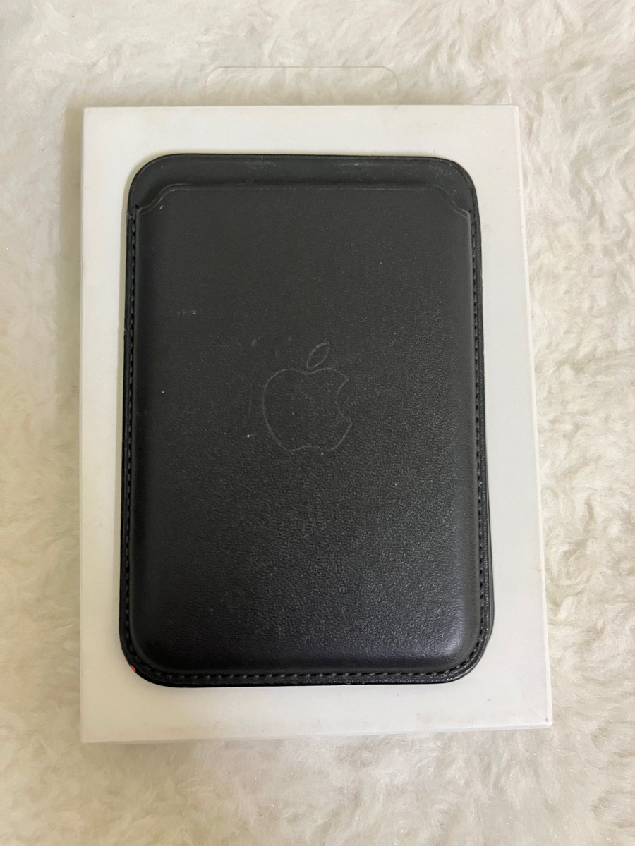 sellpajeng's tweet photo. ส่งต่อ iPhone leather Wallet with MagSafe สีดำ ส่งต่อ1,200รส สอบถามเพิ่มเติมได้นะคะ #magsafe #ส่งต่อiphone #ส่งต่อmagsafe #magsafewallet #ส่งต่อไอโฟนมือสอง #ส่งต่อmagsafe https://t.co/4kjQnfz96V