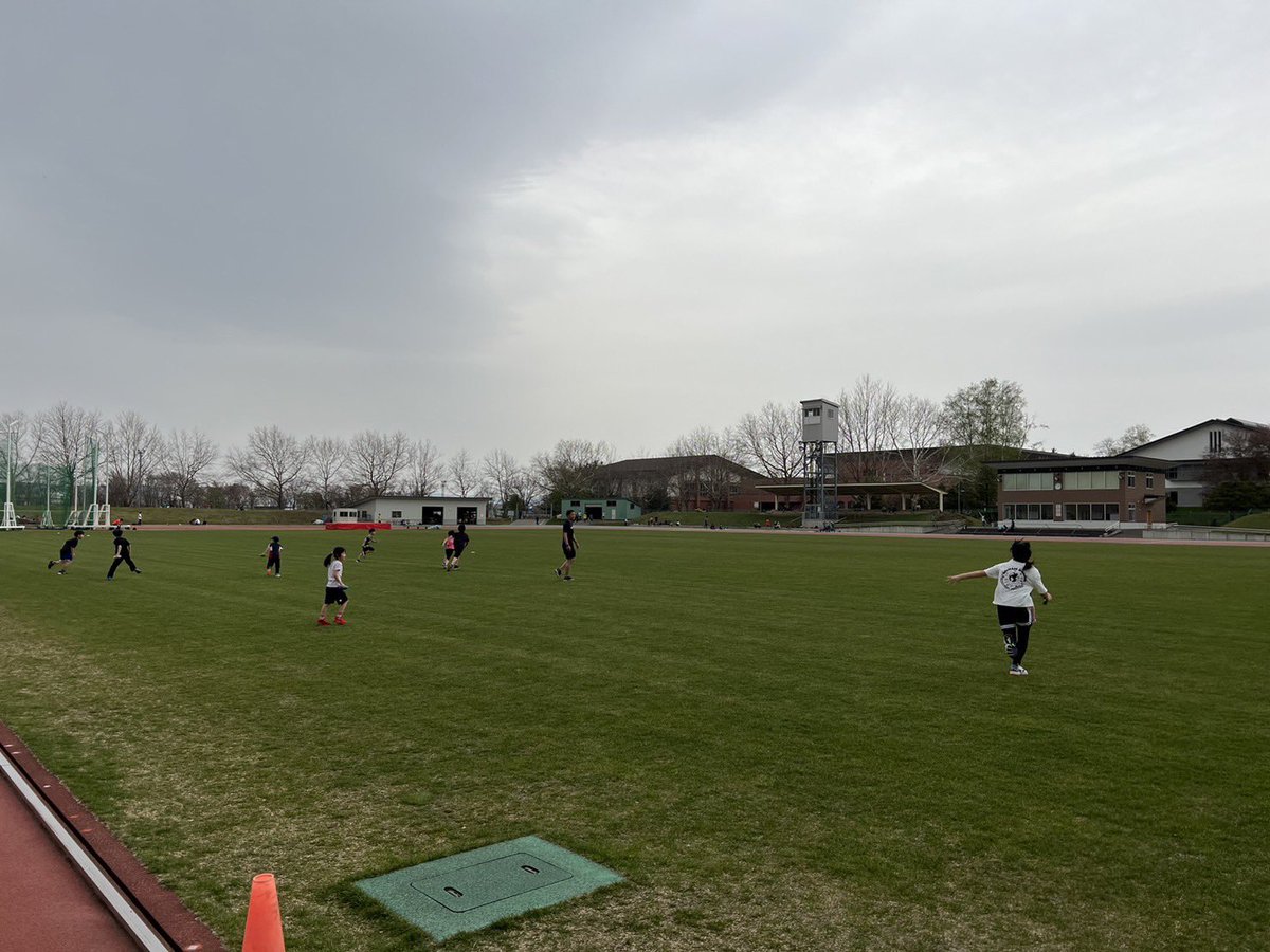 yusk06pv's tweet photo. 2023/4/08
北見市スポーツ協会「かけっこ教室」
2023/4/09･15
北見市「キッズスポーツ教室」
2023/5/04
オホーツク陸上競技協会「陸上競技教室」
と4回教室をやりました。
オホーツクの子供達に陸上競技や運動の楽しさを伝えられるよう活動してい��ます。
#北見市
#陸上競技
#かけっこ
#オホーツクAC https://t.co/vUjUpY8FVQ