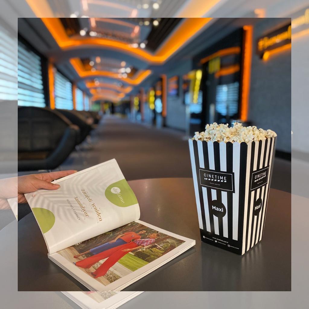 OzdilekTurgutlu's tweet image. Hafta ortasında mola vermek isteyenlerin adresi Cinetime! Film arasında keyifle otururken yeni sezon kataloğumuzu inceleyebilirsiniz. 🎬

#Özdilek #ÖzdilekTurgutlu #Cinetime #Sinema