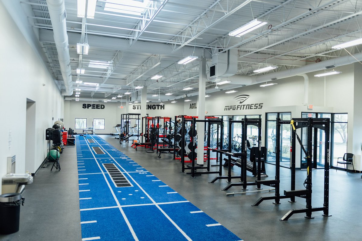 Featuring 150 feet of turf, 10 racks to squat in, sleds, tires, ropes, and more! There’s no better place for an athlete to train!