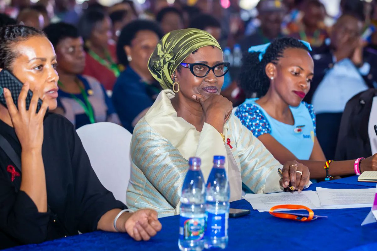 SarahOwembabazi's tweet photo. As a young girl, @Winnie_Byanyima was the Woman to look up to as a Woman of many firsts, and as an old girl she's still the Woman to look up to.
It was great sharing a moment before she delivered a great Sam Owori Memorial lecture on Leadership for the Future.
#98thdiscon https://t.co/CKDlxzbyZW