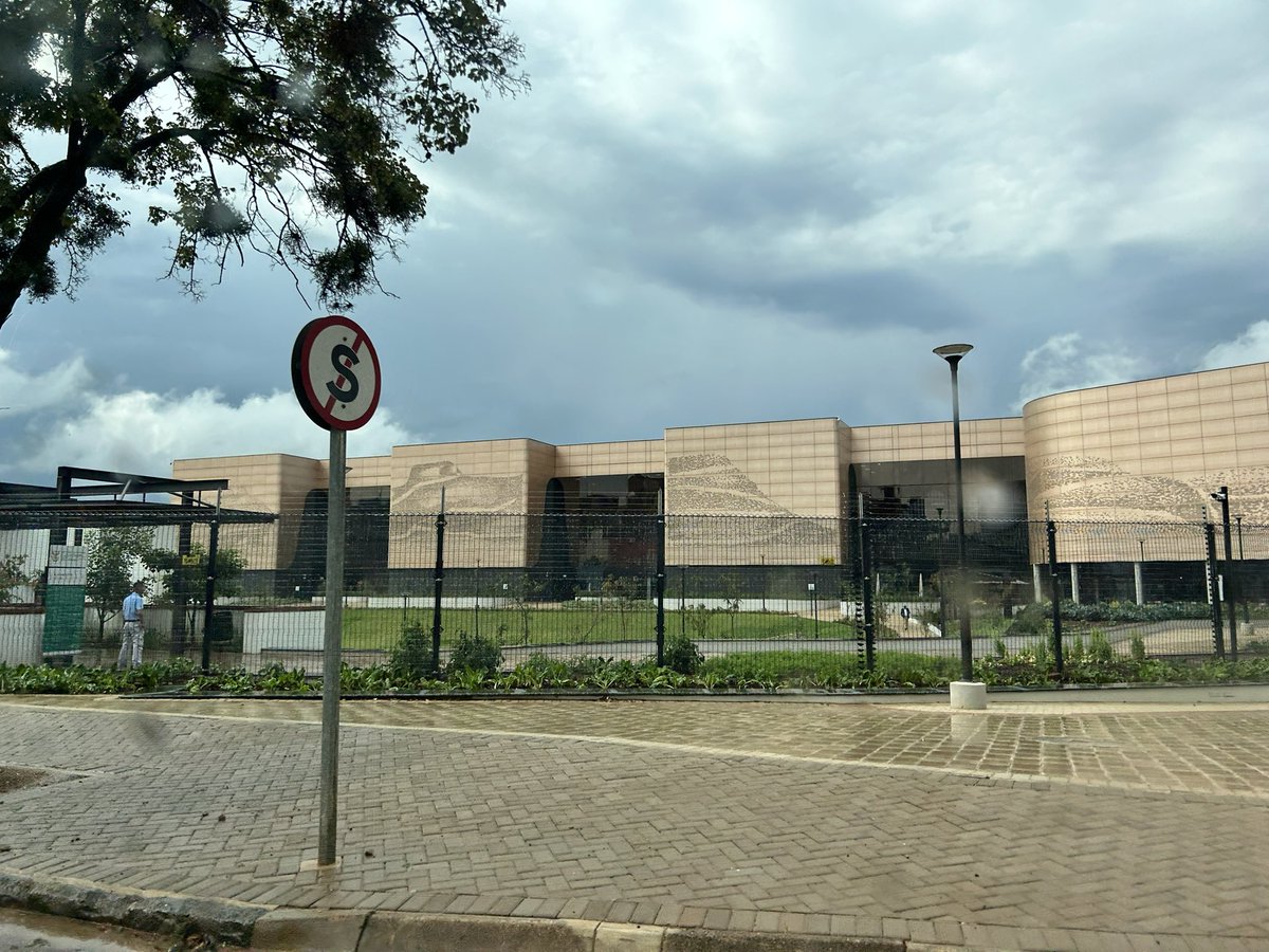 SITHALE 🏿 on Twitter "I’ve never seen a building built so fast like