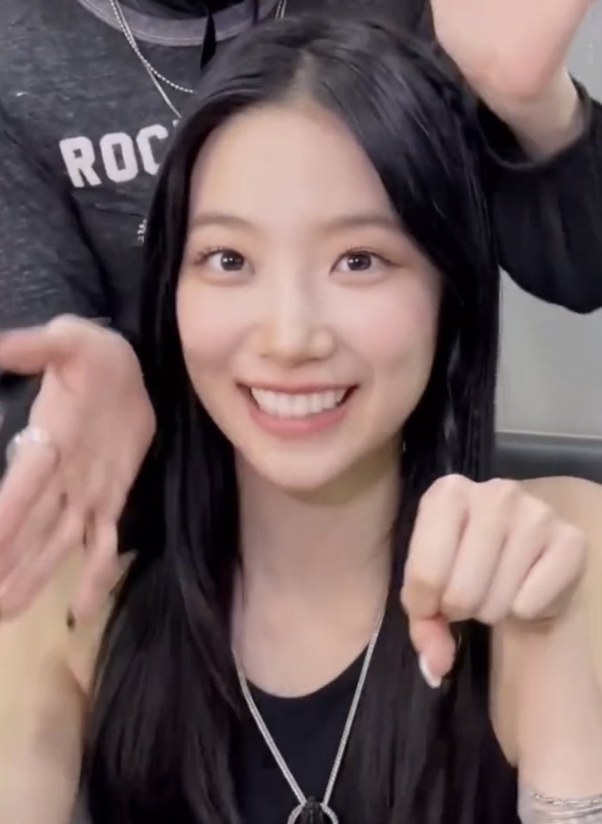 playpuppytus's tweet photo. 이렇게 소형견,대형견차이 확실하게 느껴지는 챌린지 처음 봄 https://t.co/aQ3ruez6Nq