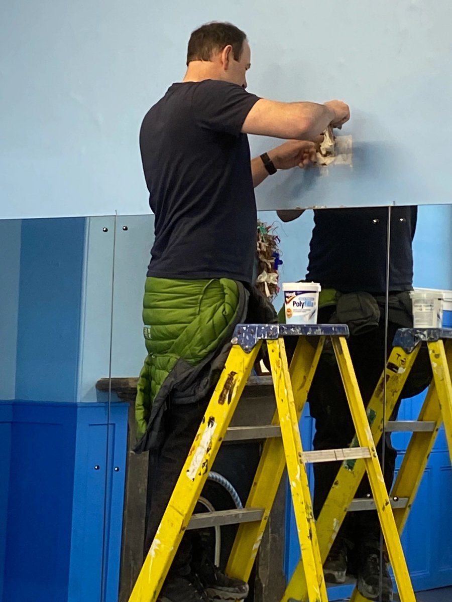 WayElectrics's tweet photo. It’s a bot of a soggy wet bank holiday- but you can still make a difference to your community today #TheBigHelpOut

Get involved &amp; support our own Guiseley Theatre today at 12.30 - 4.30 - grab a paintbrush &amp; get unlimited tea &amp; coffee

More details below

https://t.co/XH2Thyq2ub https://t.co/Va48ksTor7