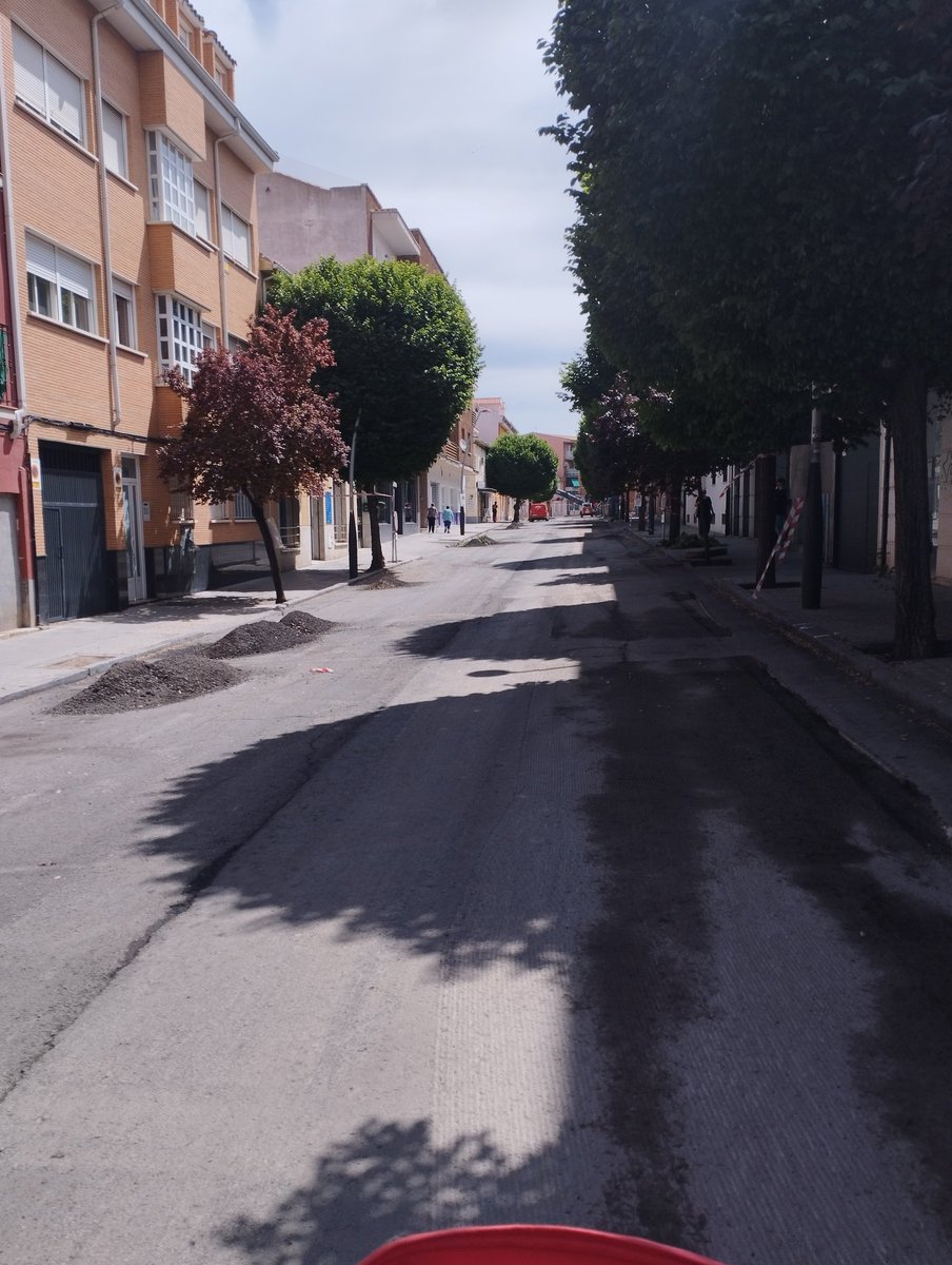 Lástima no aprovechar el momento para dar más espacio a los peatones 🚶🏻‍♀️, a las 🚲 y a la sombra 🌿🌳 #CiudadesVerdes #Aranjuezpeatonalya <a href="/Ayto_Aranjuez/">Ayto. Aranjuez</a> <a href="/pparanjuez/">PP Aranjuez</a> <a href="/psoearanjuez/">PSOE Aranjuez</a> <a href="/aciparanjuez/">Acipa</a> <a href="/AranjuezUnidas/">Unidas Podemos Aranjuez</a> @in_par_oficial <a href="/voxaranjuez/">VOX Aranjuez</a> <a href="/MMadridAranjuez/">Más Madrid Aranjuez</a> <a href="/IUAranjuez/">Izquierda Unida Aranjuez🇵🇸</a> <a href="/Cs_Aranjuez/">Ciudadanos Aranjuez</a>