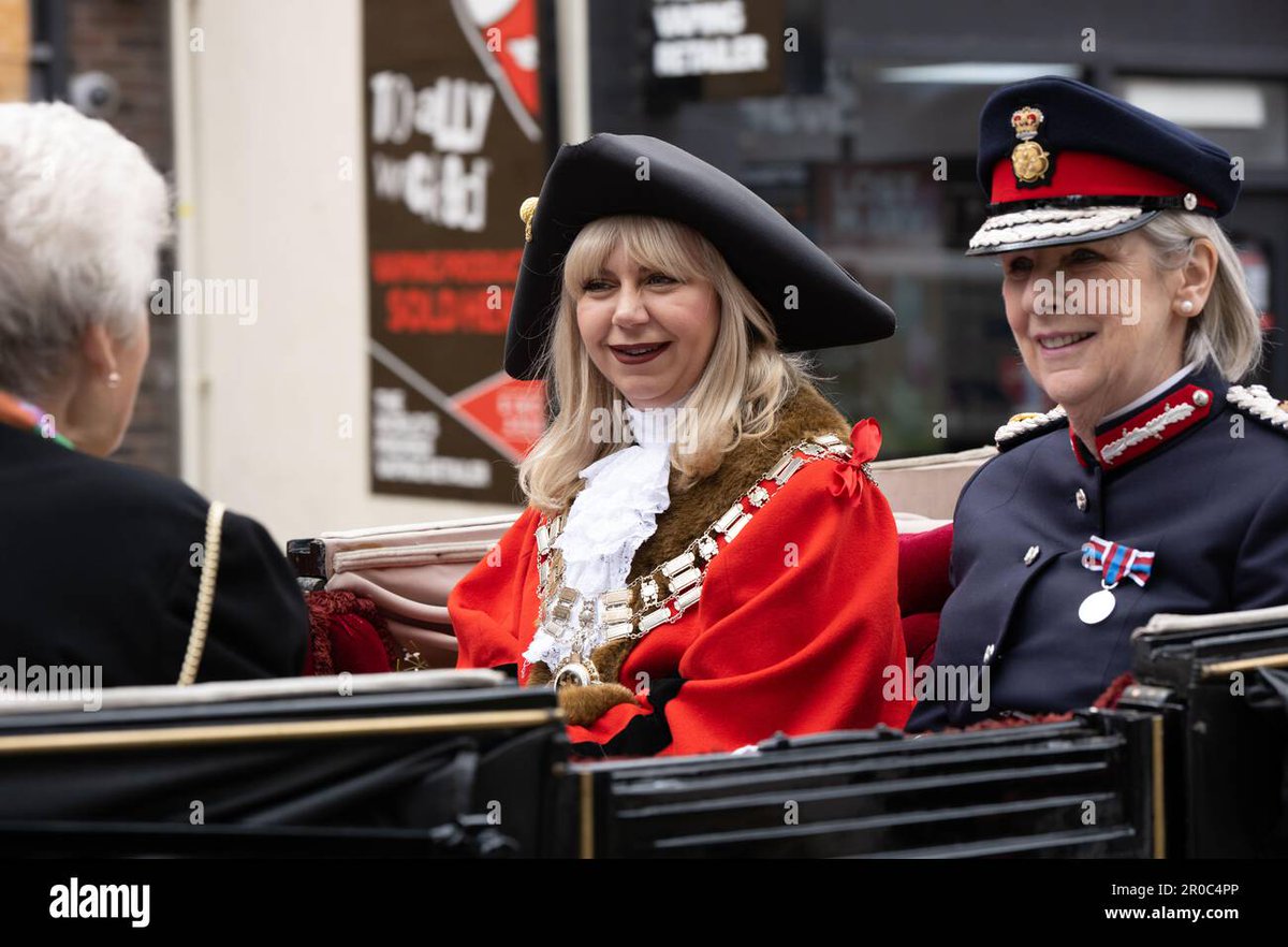 ianandmj's tweet photo. .@Essex_LL Lord-Lieutenant of #Essex Mrs Tolehurst and .@brentwoodmayor Councillor Mrs Olivia Francois in #Brentwood High Street #Essesx on their way to a #corination event in an open horse drawn carriage .@Alamy_Editorial https://t.co/9XnFVUD2fy