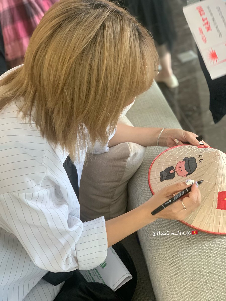 HaeIn_NK10's tweet photo. #230505 #JungHaeIn #정해인 #Vietnam #베트남 #베트남��� 

Lightning preparation from Vietnamese fans. Due to the closed event and not being able to confirm his attendance, we did not prepare well 😔😔😔 the little things we did in the time before the event. 🇻🇳💕🇻🇳 https://t.co/g5VgdneHDX