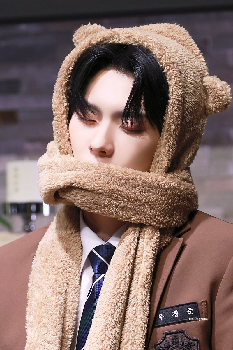 NoRegrets0830's tweet photo. 230219 🐻🐻🐻
#TNX #우경준 #경준 #KyungJun https://t.co/BkUQ2GScxD